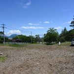 敷地北西側から東南方向の全景。富士山と茅が岳を眺望。